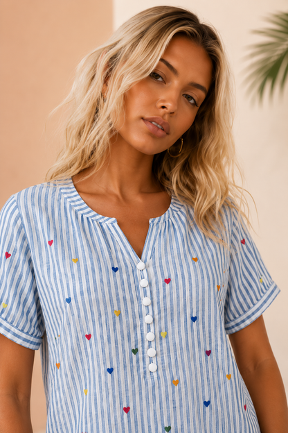 Alisson | Blusa a rayas con estampado de corazones